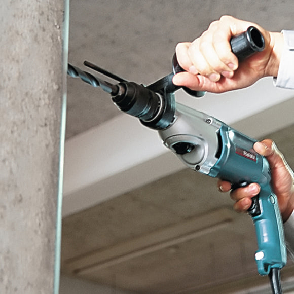 Trapano avvitatore con percussione 13mm 720W HP2051FJ