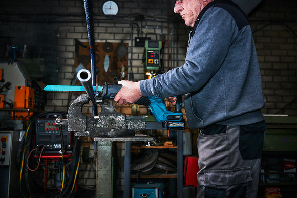 Seghetto diritto 32mm 40V XGT BL Makita JR001GM201