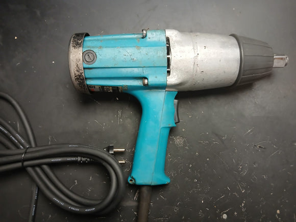 Chiave ad impulsi 3/4" 588Nm 850W Makita 6906 - USATO